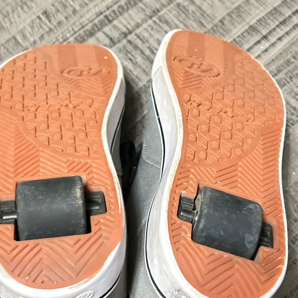 Heelys Men's Gray Sneakers with Wheels in the Soles - Picture 10 of 10